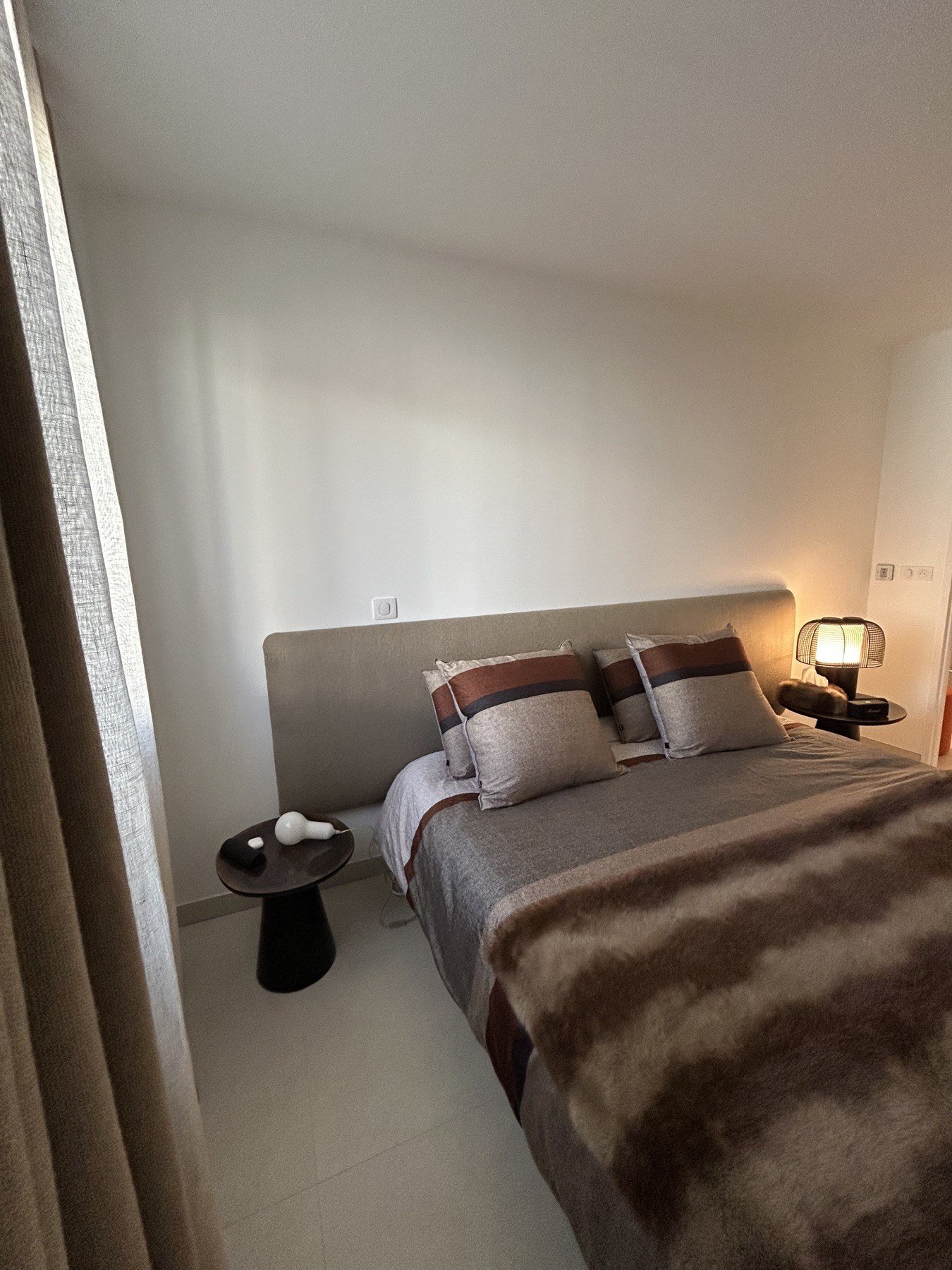 Réalisation Maison Mayor, chambre, rideaux en lin